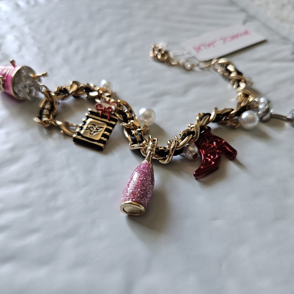 Betsey Johnson bracelet - Picture 2 of 4